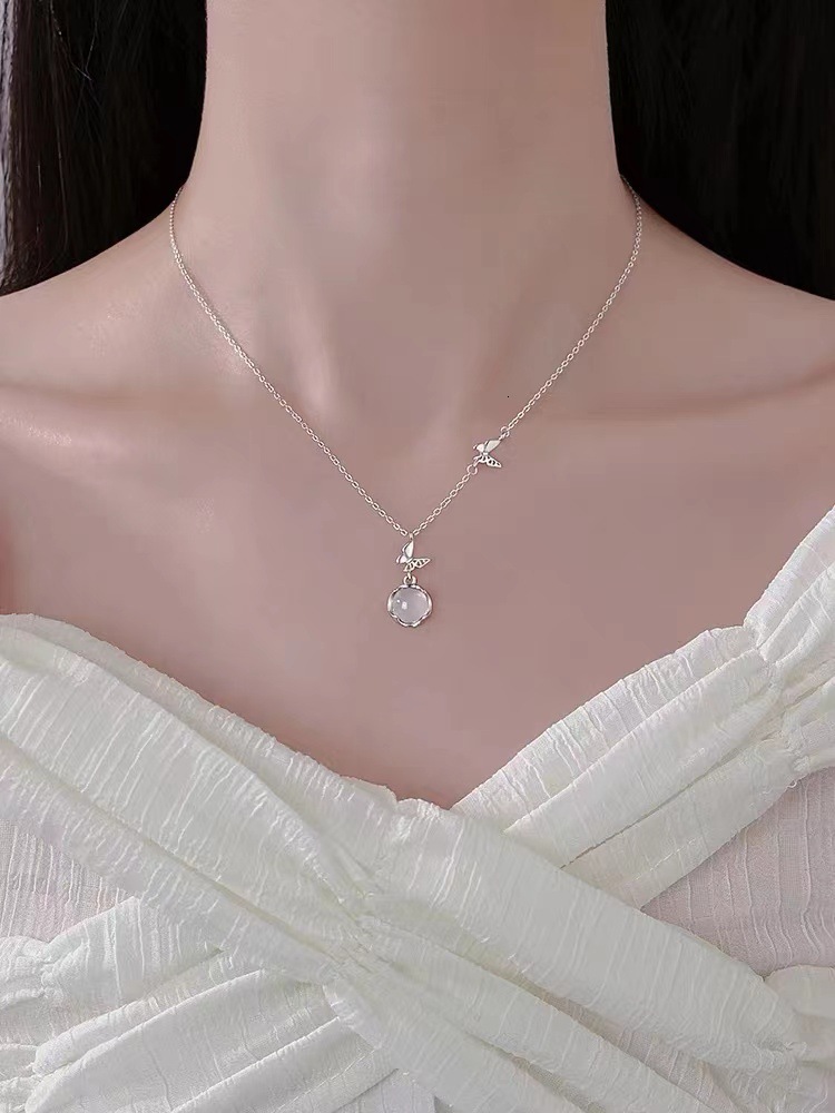 butterfly necklace 2024 new light high-end female niche design collarbone chain