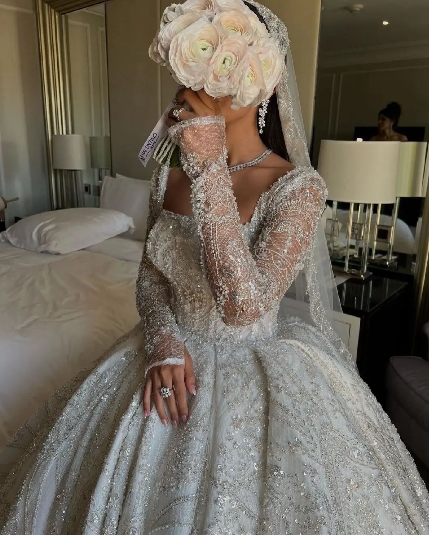 Crystal beaded ball gown Wedding Dress square neck long sleeves wedding dresses ruched sweep train Dubai r Bridal gowns plus size