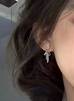 New 2024 earrings with pure sier needle bow niche women's high-end earrings, light