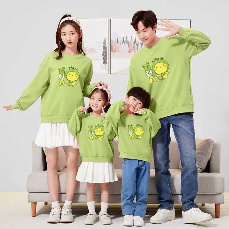 Christmas cartoon printed shirt autumn mom daughter top matching family clothing dad son sports shirt couple clothing zipper W241008