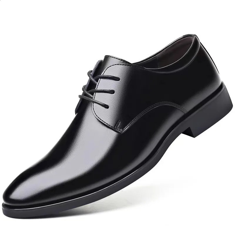 Mens breathable leather shoes with black soft leather soles the mens business formal casual shoes for spring and summer 240923