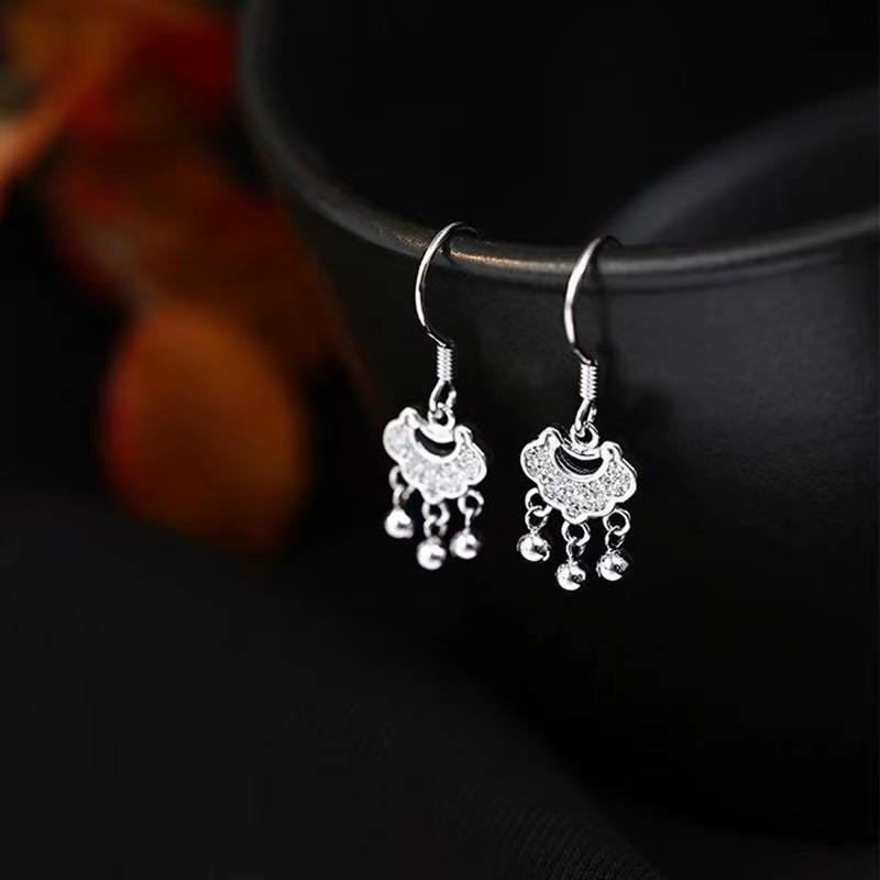 needle safety hook temperament 2024 new versatile Ruyi lock round bead tassel ear