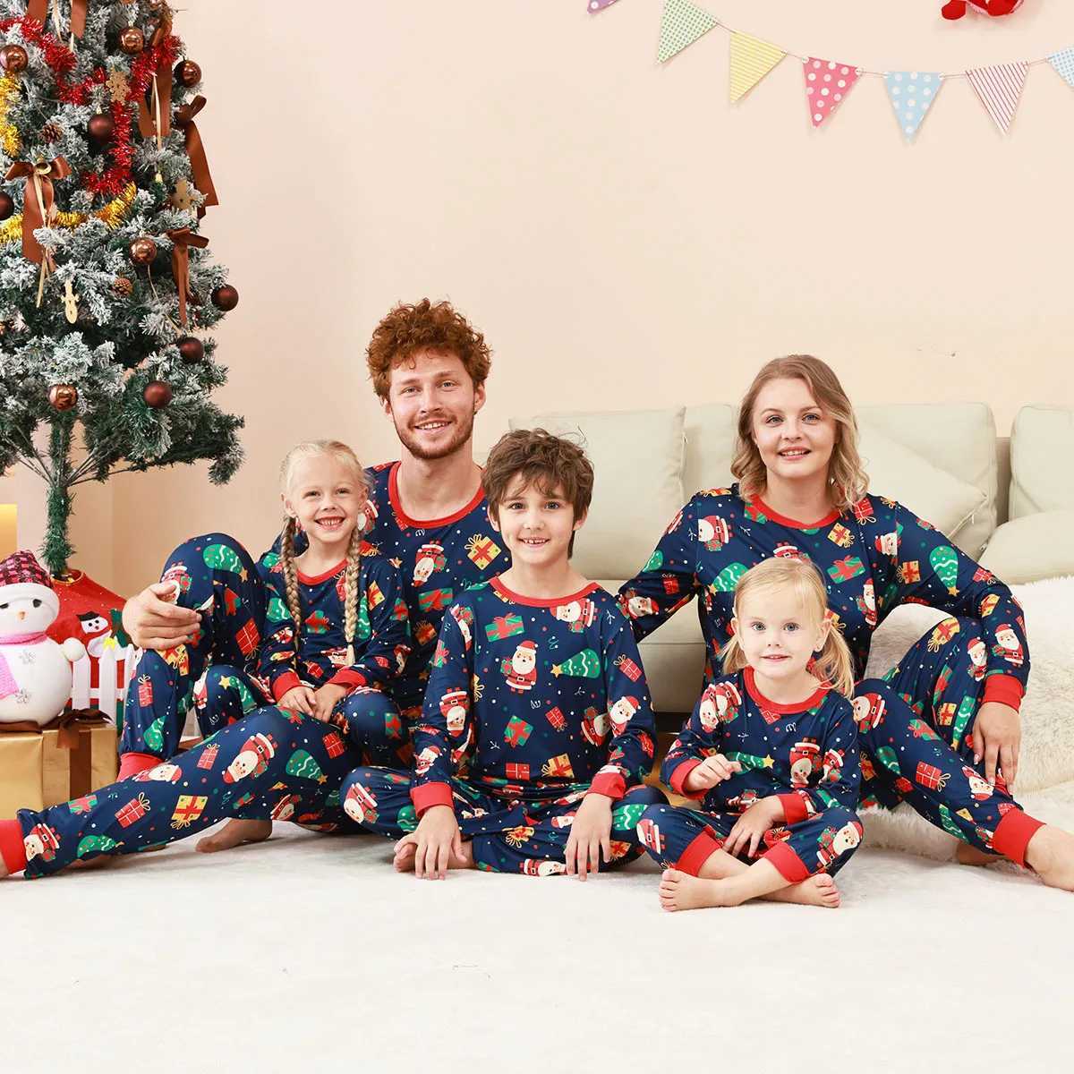 New Years Pajama Set 2024 Cartoon Christmas Parent Child Matching Set 2-piece Pajama Christmas Family Clothing W241008