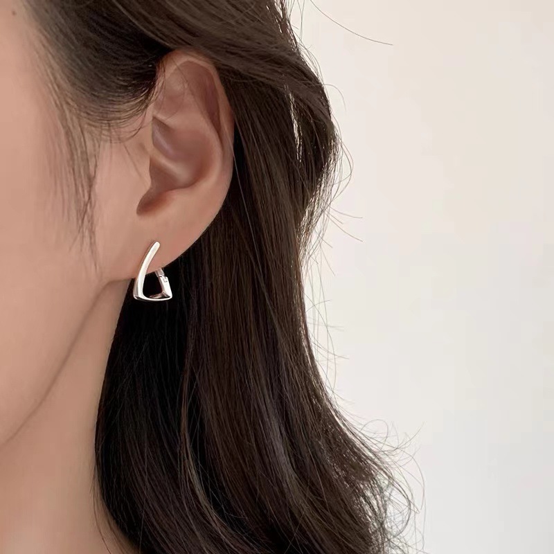 Pure sier needle geometric light new 2024 high-end earrings, niche women's earrings too