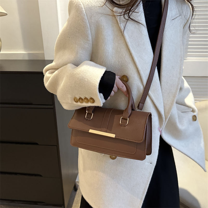 2024 new designer handbag French multifunctional single shoulder handheld small square bag