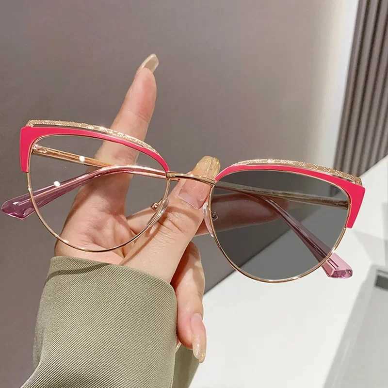 Fashion Cat Eye Anti Blue Light Photochromic Glasses Women Vintage Triangle Metal Frame Color Change Eye Protection SpectaclesX241008