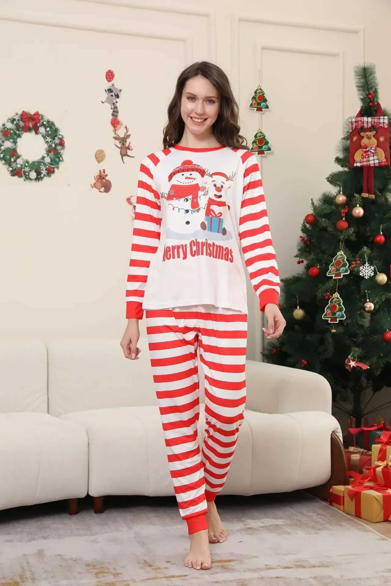 2024 New Christmas Family Pajama Set with Striped Cartoon Print 2-piece Set for Adult and Children Matching Clothing Cute Pjs Christmas Appearance W24
