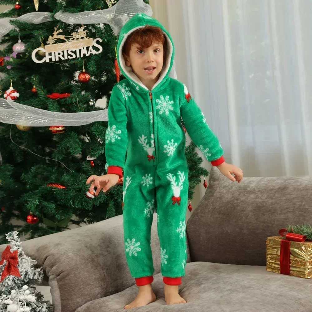 New Years clothing cute printed flannel warm soft Christmas pajamas mom dad child matching set zipper hoodie family appearance W241008