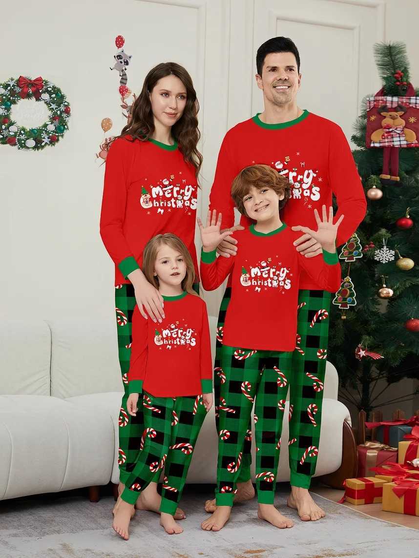 2015 Christmas Family Matching Pajamas Merry Christmas Printing Pjs Adult and Childrens Clothing Set Baby Hoodie+Dog Clothing W241008