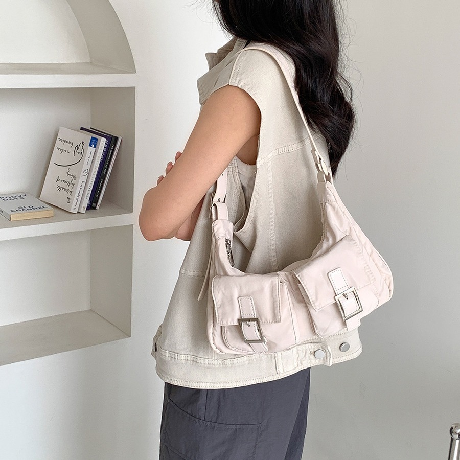 Small niche design, multi pocket casual nylon armpit bag, women's street trendy fashion versatile motorcycle bag