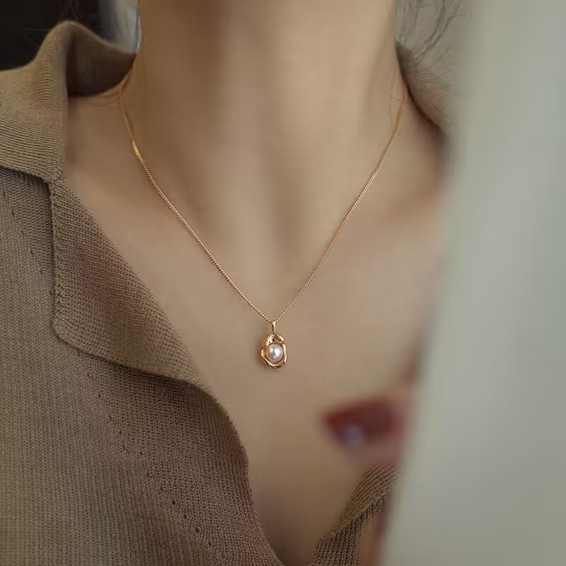 Designer Jewellery High Quality 18K Plated Akoya Pearl Pendant with Seed Pearl Chain Necklace for Special Occasions Gift Textured Elegant Accessory