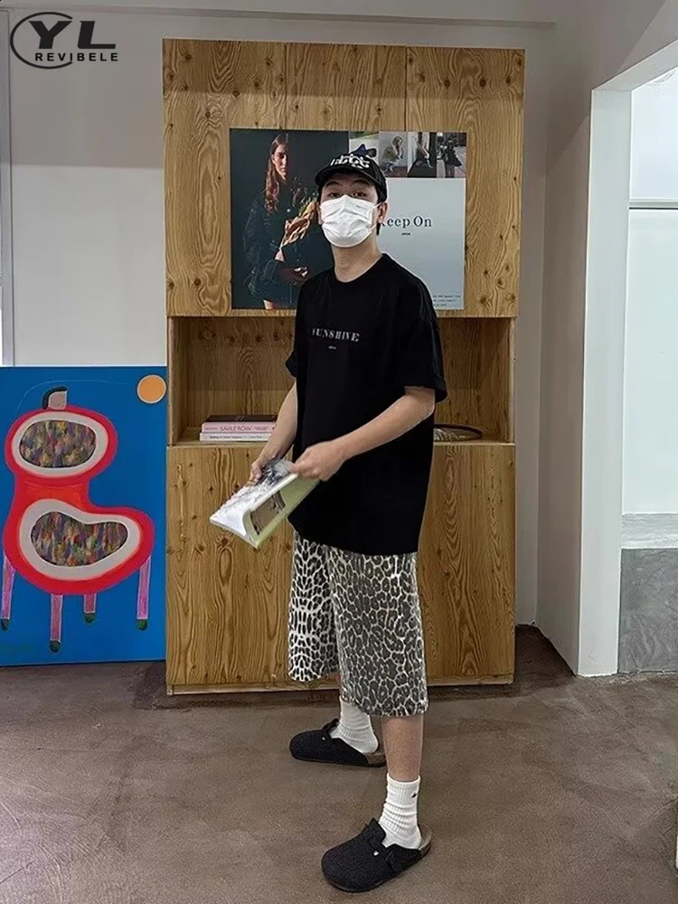 Street retro leopard print denim shorts mens wide leg pants Y2k hip-hop pocket jeans five point mens style 241007