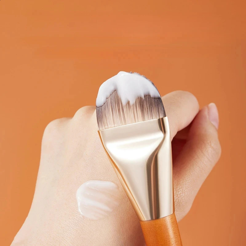 Makeup Brush Basics Professional Brush Tongue shaped Liquid Basic concealer Brush Womens Face Basic Makeup and Beauty Tools 241008