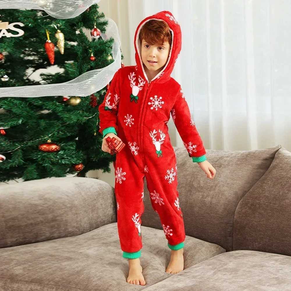2024 New Christmas Clothing Set Flannel Velvet Pajamas Mom Dad Child Matching Set Warm Soft Hoodie Christmas Family Appearance Pjs W241008
