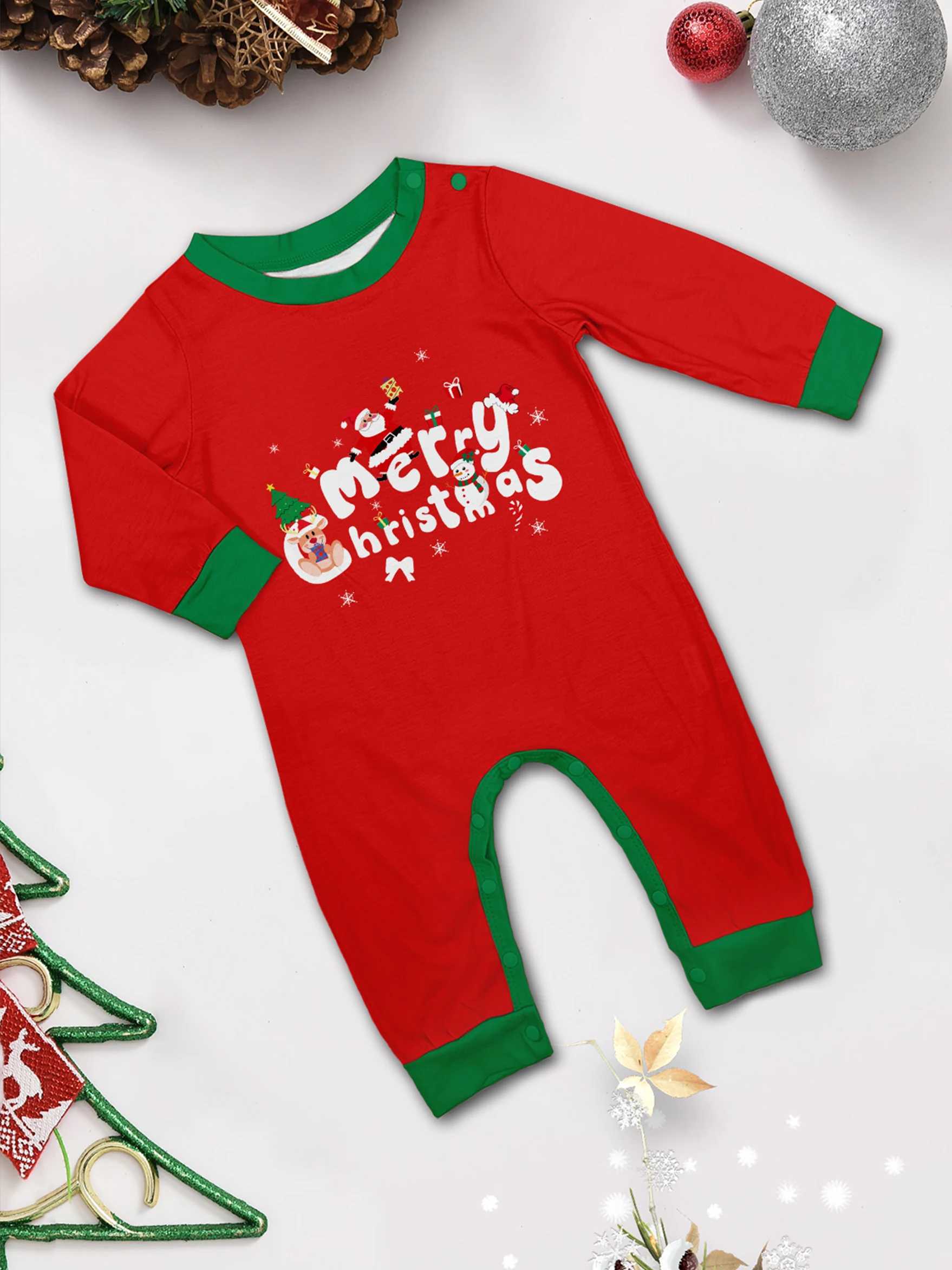 2015 Christmas Family Matching Pajamas Merry Christmas Printing Pjs Adult and Childrens Clothing Set Baby Hoodie+Dog Clothing W241008