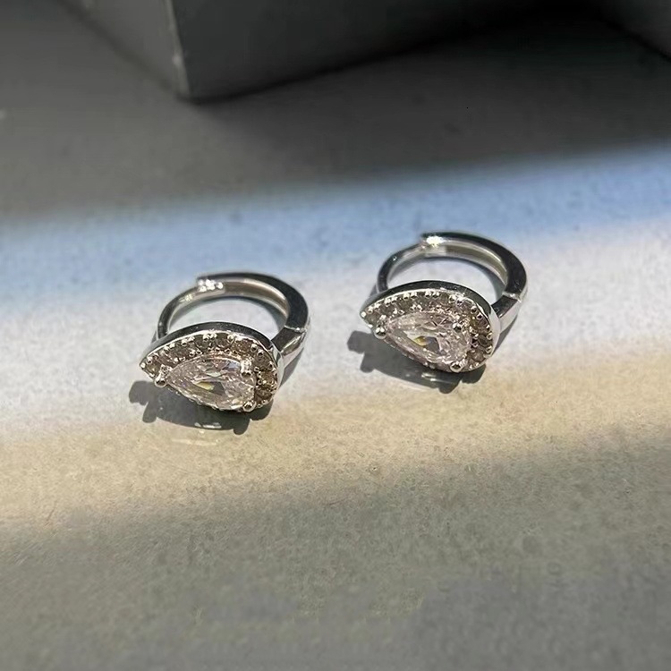 Pure sier needle, simple sparkg dia, water droplet female ear buckle earrings, niche design, light commuting accessories
