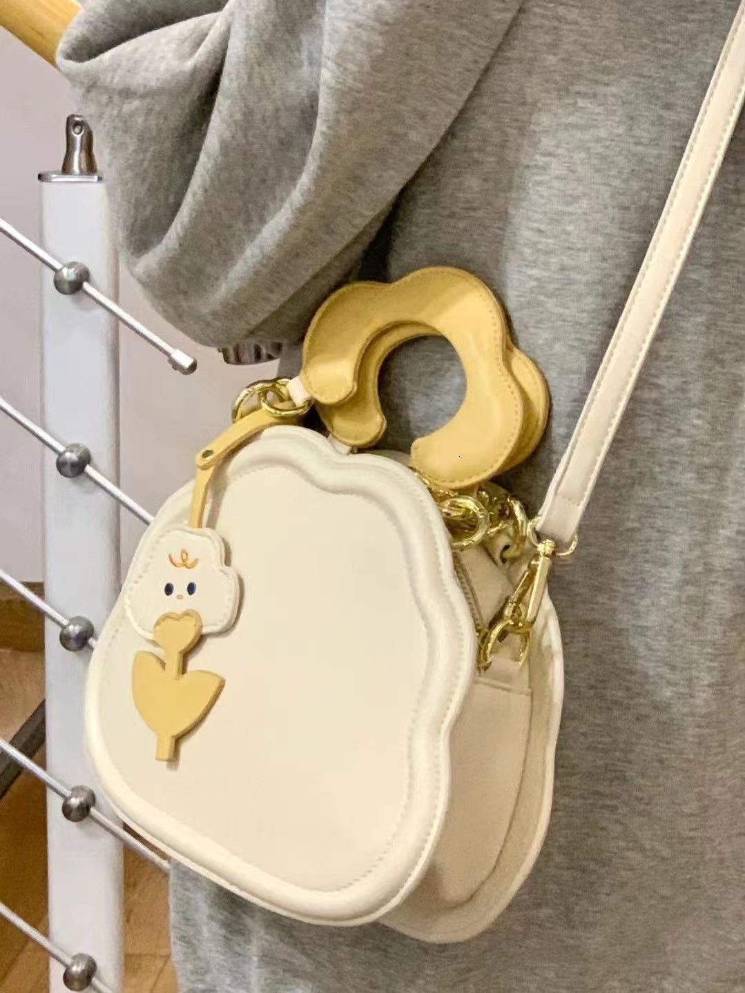 2024 New Designer Handbag Cream Cloud Summer Multi functional Handbag Cute Slant Shoulder Bag