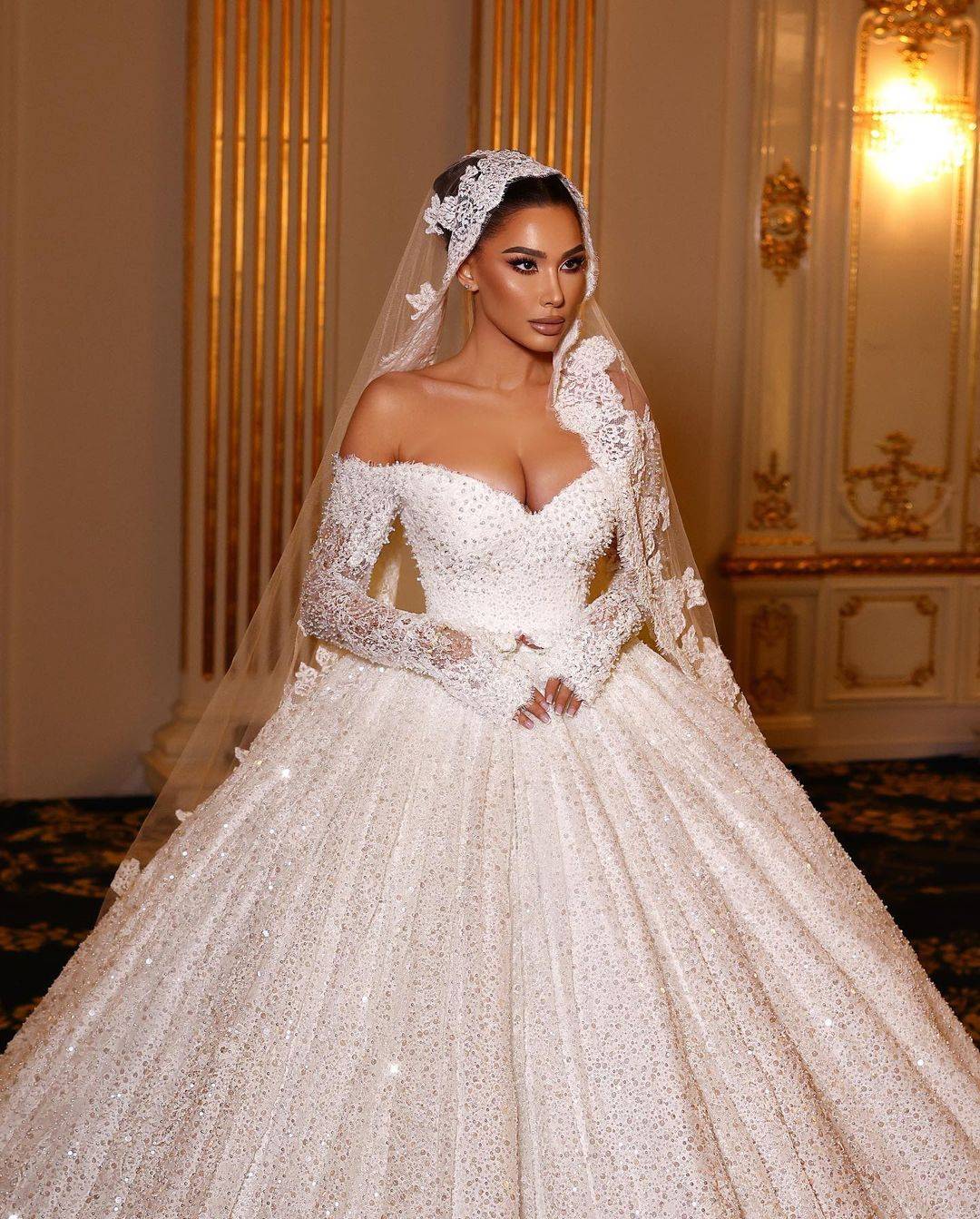 Luxury Ball Gowns Pearls Sequins Off Shoulder Long Sleeve Wedding Dress Princess Sweep Train Tulle Bridal Dresses Custom Made
