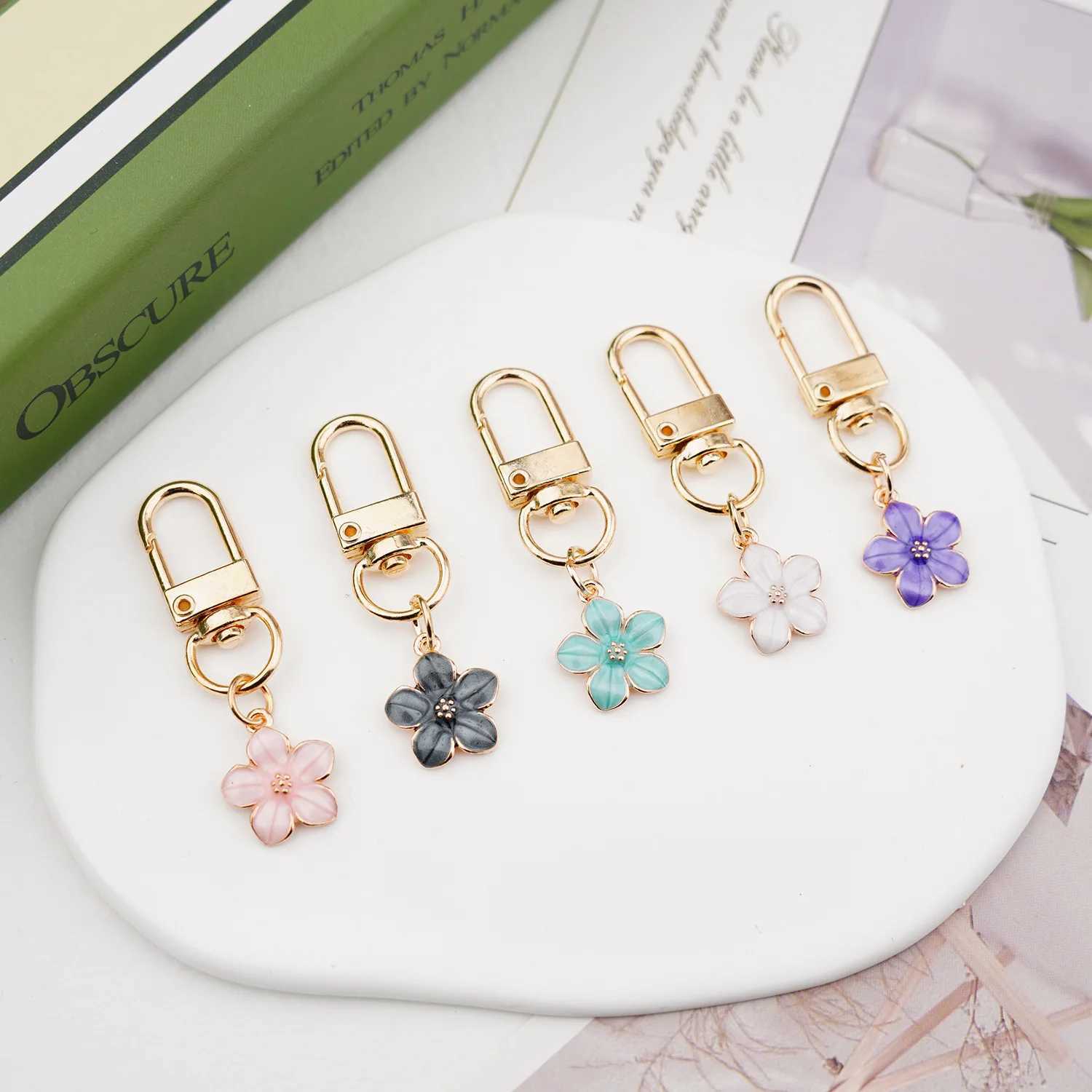 Cute Sakura Flower Keychain Charm Enamel Purple Green Pink White Black Women Bag Key Ring Charms DIY AccessoriesX241008