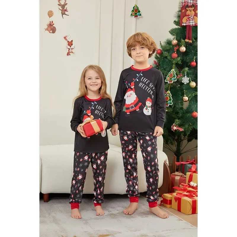 2024 Winter Mom Daughter Dad Son Matching Clothes 2-piece Pajama Set Santa Claus Printed Cute Soft Pajama Family Appearance W241008