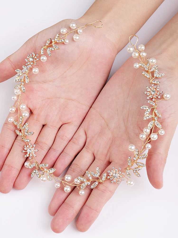The bride wears rhinestone flower headbands pearl hair jewelry wedding hair accessories handmade dance hair accessories W241007