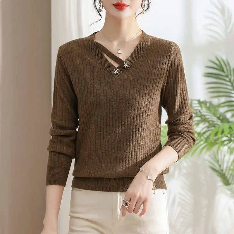 Da Song Vneck womens sweater fashionable for autumn and winter looks like a base or knitted 241007