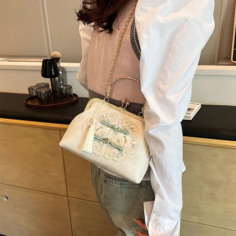 New Chinese style handbag for women 2024, with high appearance, gentle, young and beautiful. Handheld, single shoulder, crossbody, large capacity
