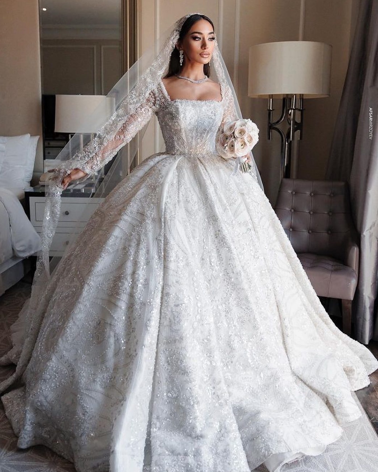 Crystal beaded ball gown Wedding Dress square neck long sleeves wedding dresses ruched sweep train Dubai r Bridal gowns plus size
