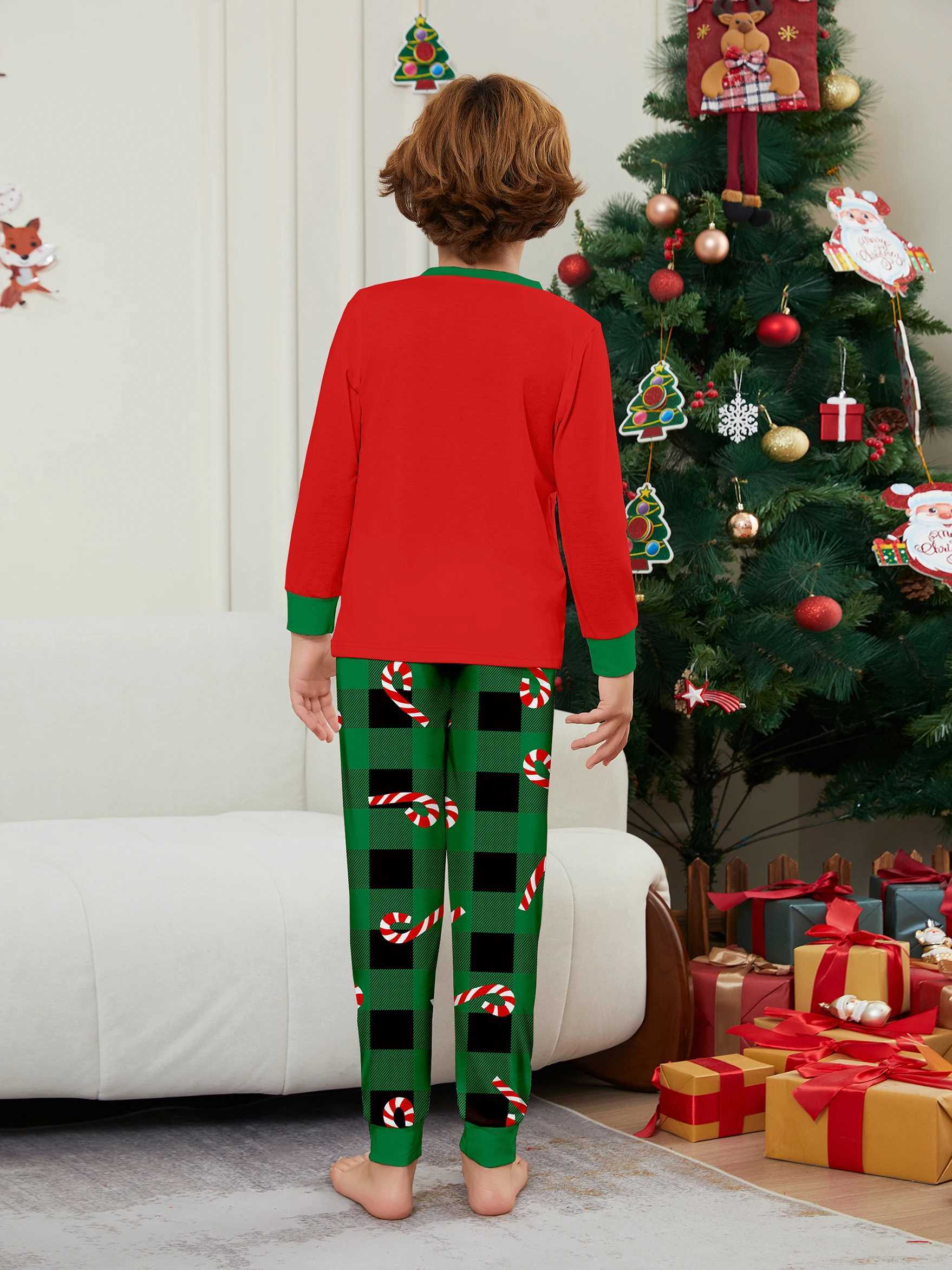 2015 Christmas Family Matching Pajamas Merry Christmas Printing Pjs Adult and Childrens Clothing Set Baby Hoodie+Dog Clothing W241008