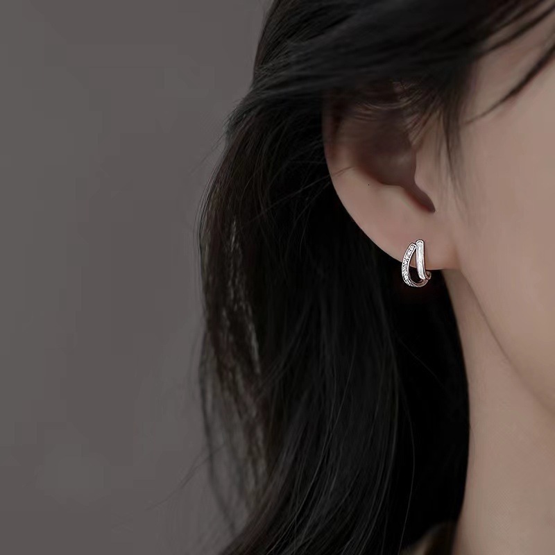 Pure sier needle drop glue light , simple and exquisite earrings, women's niche design, high-end earrings