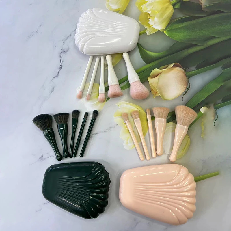 5Pcs shell portable makeup brush set HD mirror soft fiber beauty tool brush lip brush complete set of makeup brushes 241008
