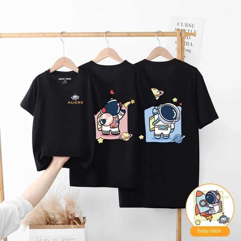 Dad Mom and Me Family Matching Clothes Cartoon Astronaut T Shirts Daddy Mommy and Me Father Son Mother Daughter OutfitsXJ241008
