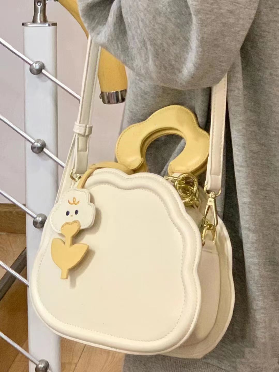 2024 New Designer Handbag Cream Cloud Summer Multi functional Handbag Cute Slant Shoulder Bag