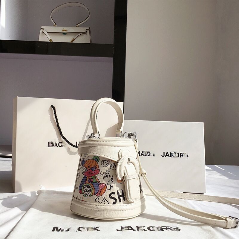 Little Bear Graffiti Bucket Women's Summer 2024 New Fashion Versatile Crossbody Single Shoulder Bag, Handbag