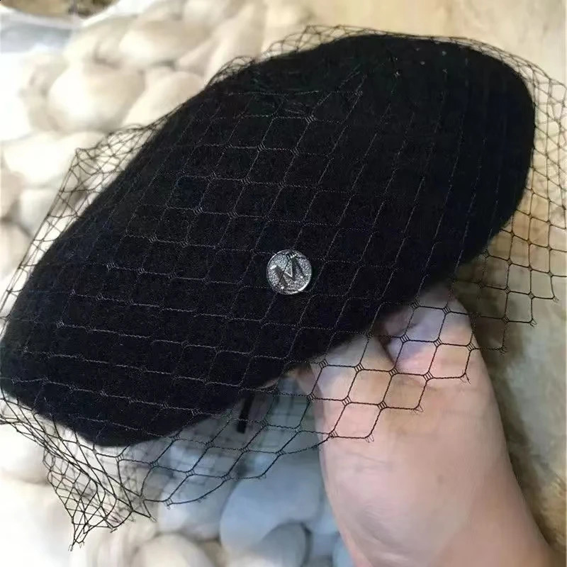 Charming mesh veil wool beret autumn warm beanie hat retro felt casual painter hat womens French beret 241007