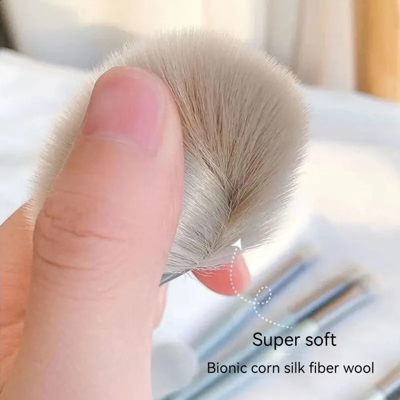 8 pieces of womens makeup brush set soft and non sticky made naturally from high-quality synthetic hair brushes and makeup tools 241008