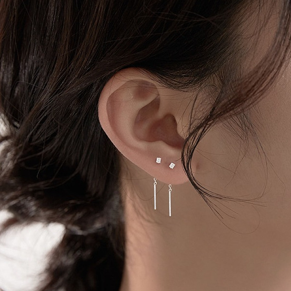 Pure sier needle for women, simple cool style, small square, sleeping without taking off the ear , stylish and trendy earrings