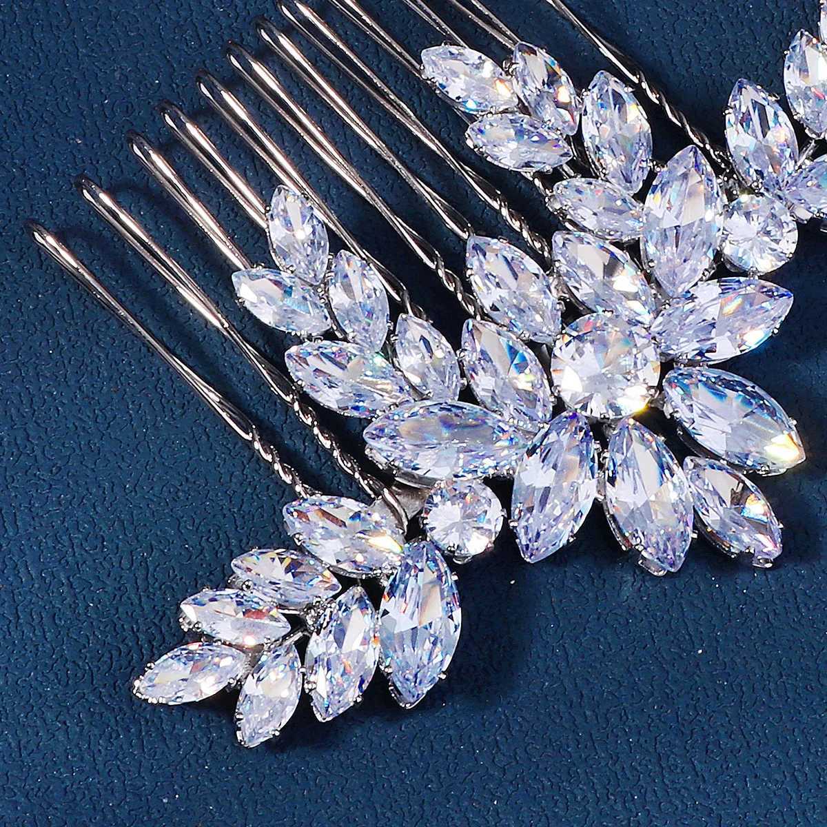 New luxury zirconia bridal hair comb with sparkling handmade hair suitable for womens wedding headpieces and jewelry accessories W241007