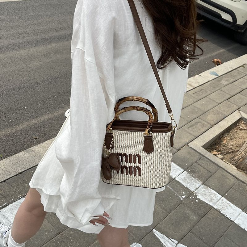 High look straw woven western high-end fashion 2024 new designer handbag Internet celebrity letter travel exquisite messenger bag