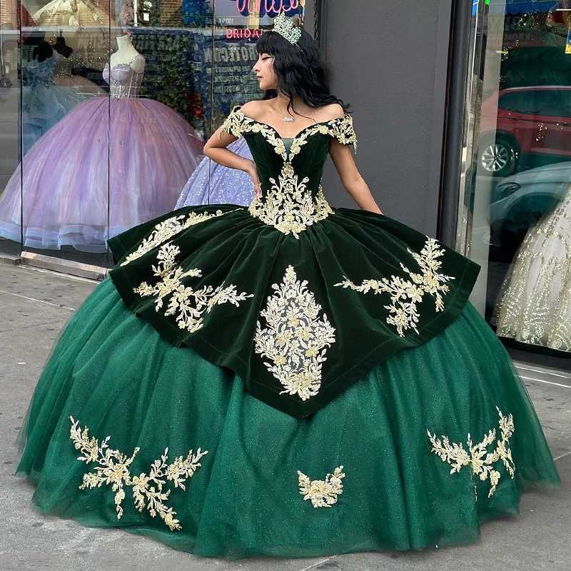 Gorgeous Green Shiny Ball Gown Quinceanera Dresses Off The Shoulder Gold Appliqued Lace Prom Gowns Sweet 16 Dress Vestidos 15 De Anos