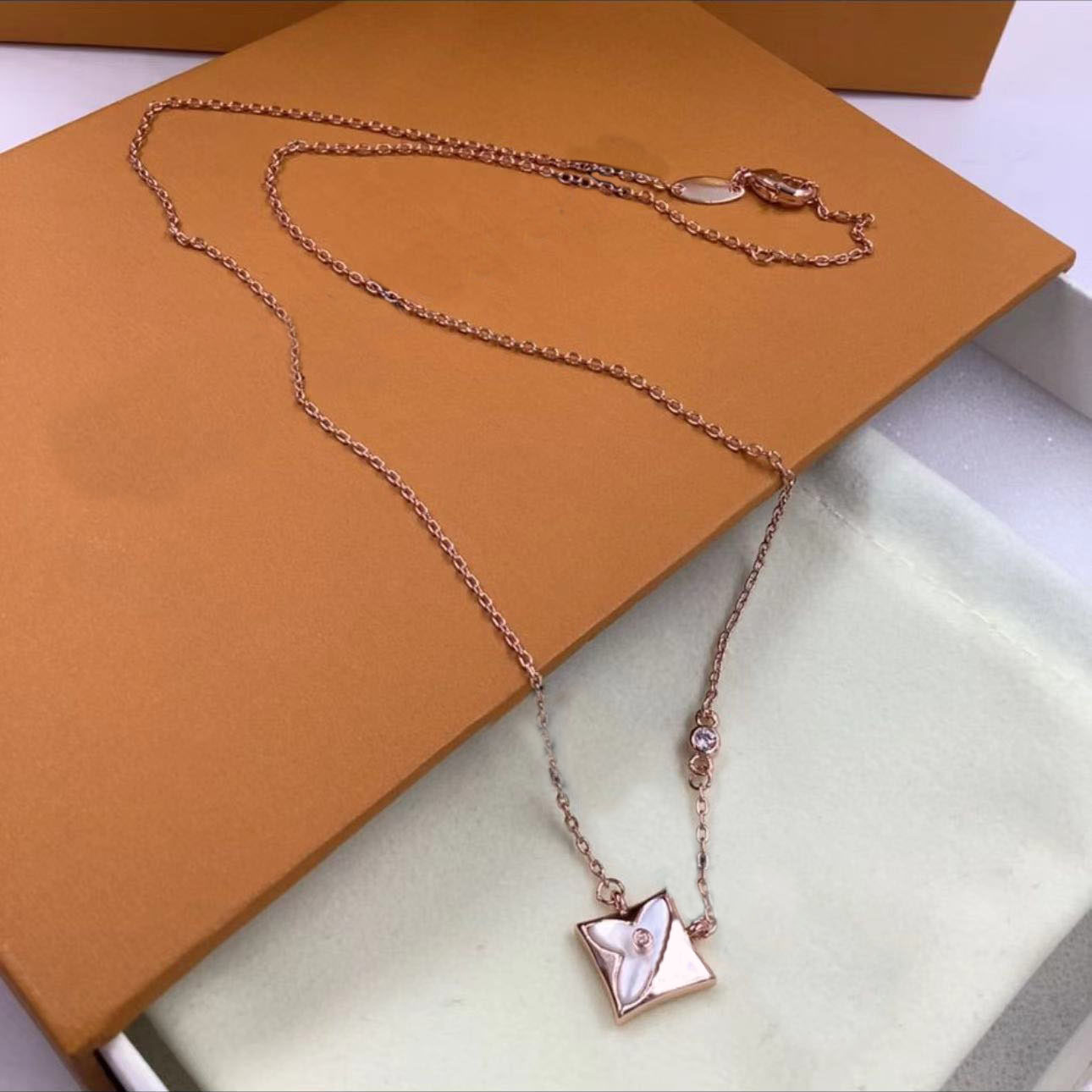 Luxury Designer Rose Gold Pendant Necklace Women's high quality fashion exquisite necklace Gift jewelry