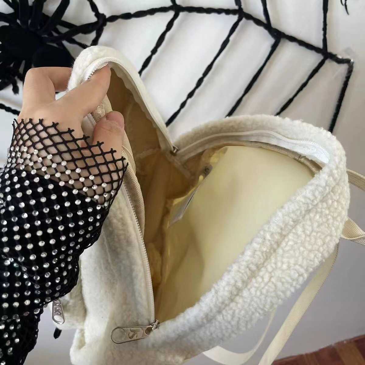 Autumn Winter Spider Ghost Series Plush Bag Lamb Hair Bag T Small Backpack Mini Women's Bag 241015