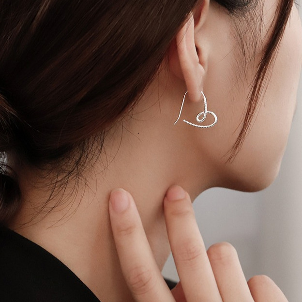 needle heart-shaped for women with niche designs, high-end earrings, 2024 new trendy earrings
