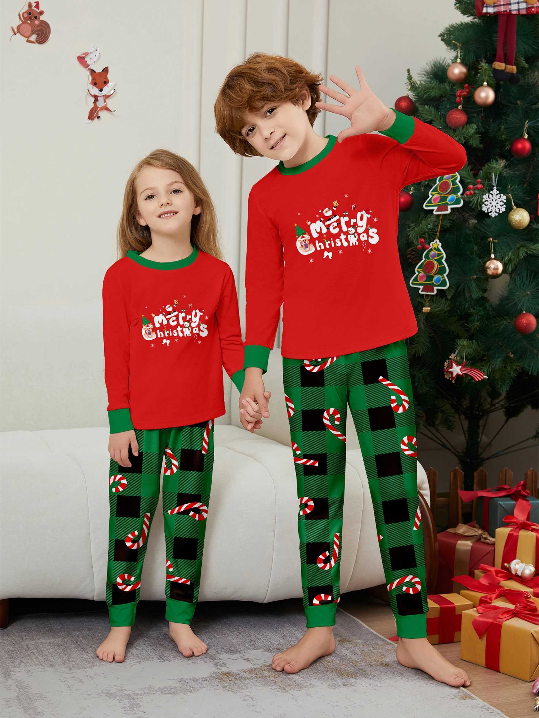 2015 Christmas Family Matching Pajamas Merry Christmas Printing Pjs Adult and Childrens Clothing Set Baby Hoodie+Dog Clothing W241008
