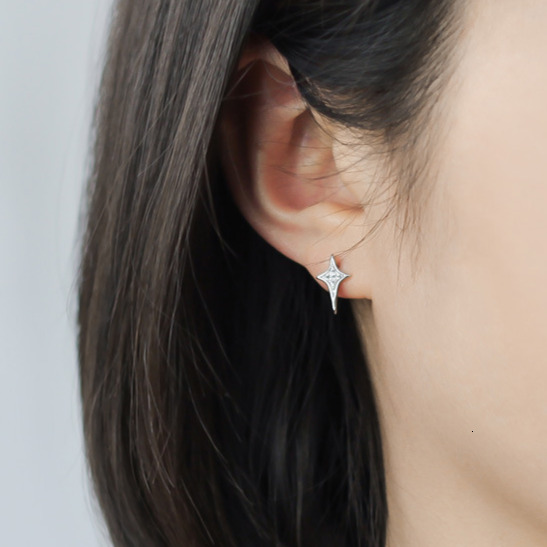 Needle Earrings, Exquisite and Compact, Dia studded Earrings for Sleeping, No Need to Remove, Earhole Nourishing