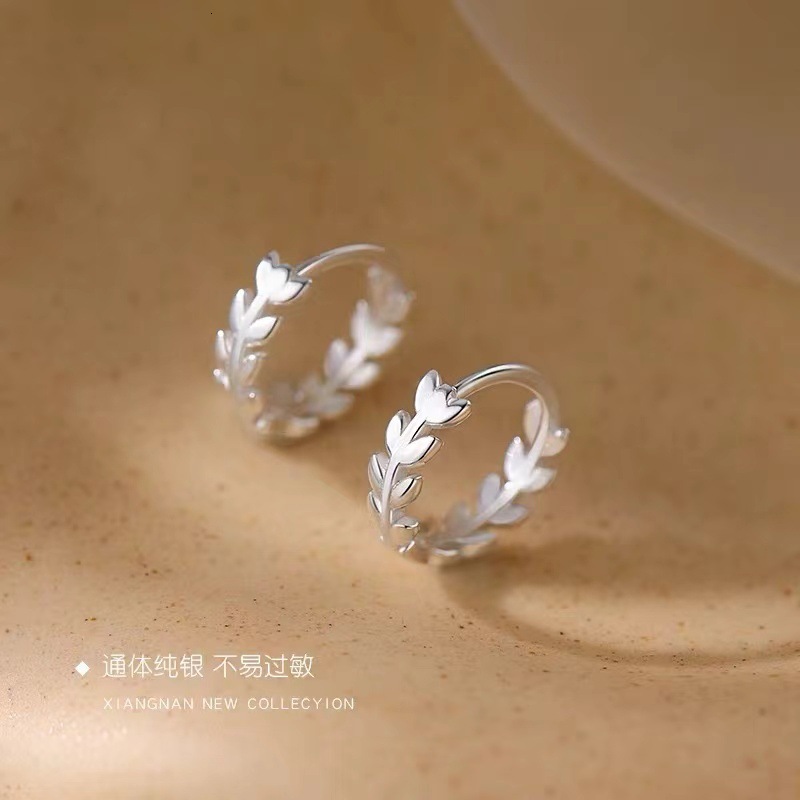 Pure sier needle tree bud with niche design, 2024 new earrings for women