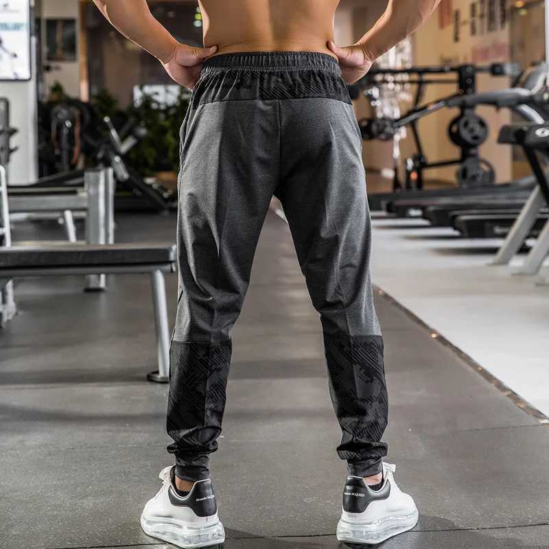 Autumn camouflage Quick dry Men Running Pants Zip pocket Bodybuilding Training Trousers Jogging Fitness Gym loose Sport PantsX241008