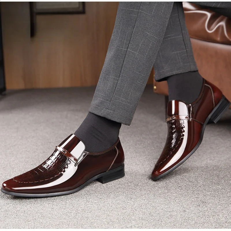 Mens leather shoes patent leather business shoes Pointed Toe platform work mens Loafers size Zapatos De Vestir Hombre 240923