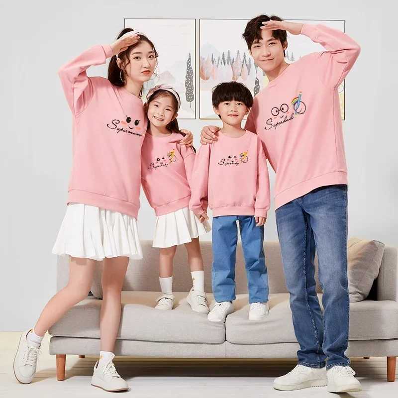 Christmas mom daughter shirt dad mom son sweater winter matching family clothing cute letter printed shirt casual latte art W241008