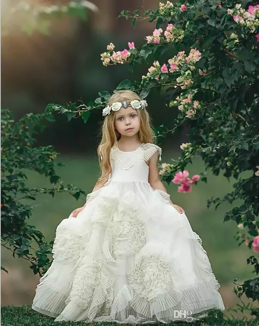 Lovely Flower Girls Dresses For Bohemian Wedding Little Girls Pageant Dress Beaded Hand Made Flowers Communion Gowns Party Wear